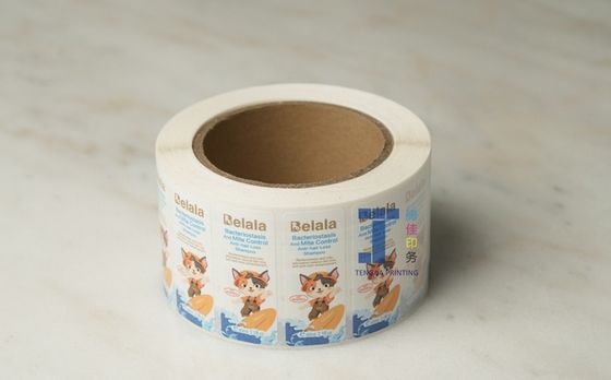 Superficie opaca lucida Etichette in rotolo kraft etichette di carta artigianale OEM